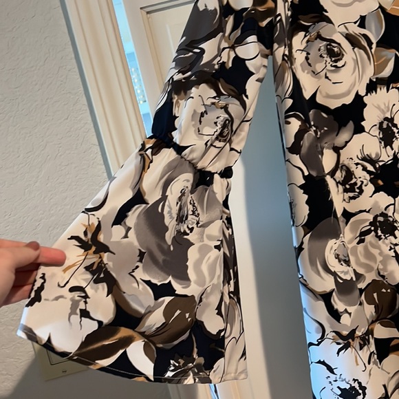 Bell Sleeve Floral Dress - Picture 2 of 2